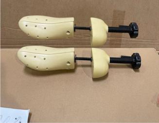 2pcs Shoe Stretcher,a lot