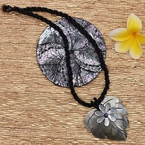 Flower With Leaf Mop Shell NECKLACE